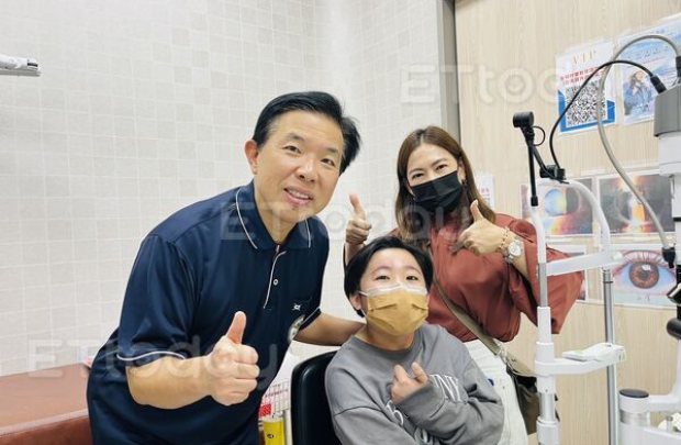 👀眼球狂晃不受控也能雷射近視⁉️19歲腦傷女大生視力逆襲衝到1.5！✨(圖)